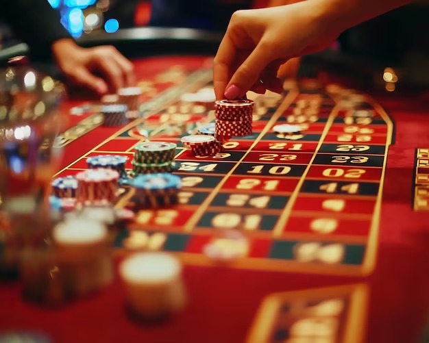 Roulette: wheel spin and result confirmation Roulette wheel spinning with ball in motion